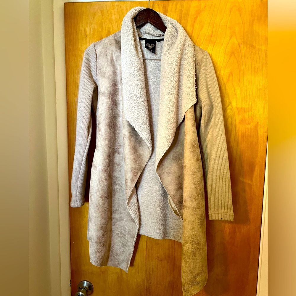 Woolly Bully Women’s wonderful wrap. Size S